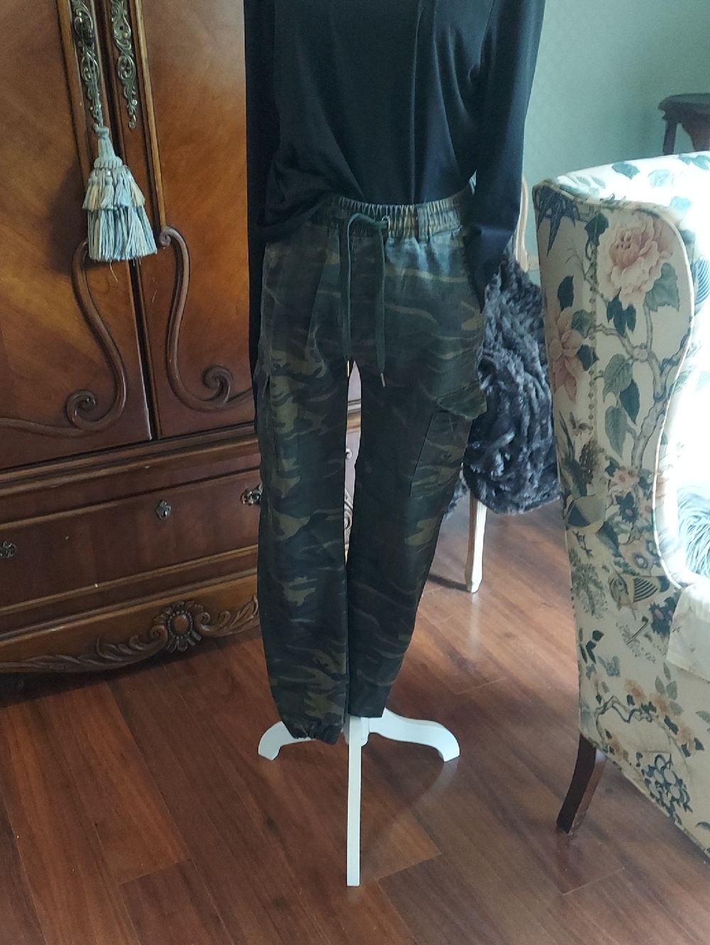 Camo Drawstring Ankle Cargo Pants - Olive Green